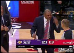 在湖人队的比赛中有一个哨子？Boban因犯规犯规被