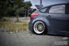 新的焦点在一个更明亮的功能列表，便于驾驶。