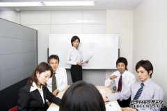 平坝县陶县及其小组去我院讨论新校园的建设。